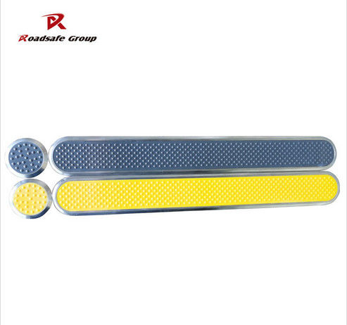 Latest company news about L'indicateur tactile de couleur ROADSAFE jaune pour le pavage bande d'indicateur 304/316 bande de surface plastique